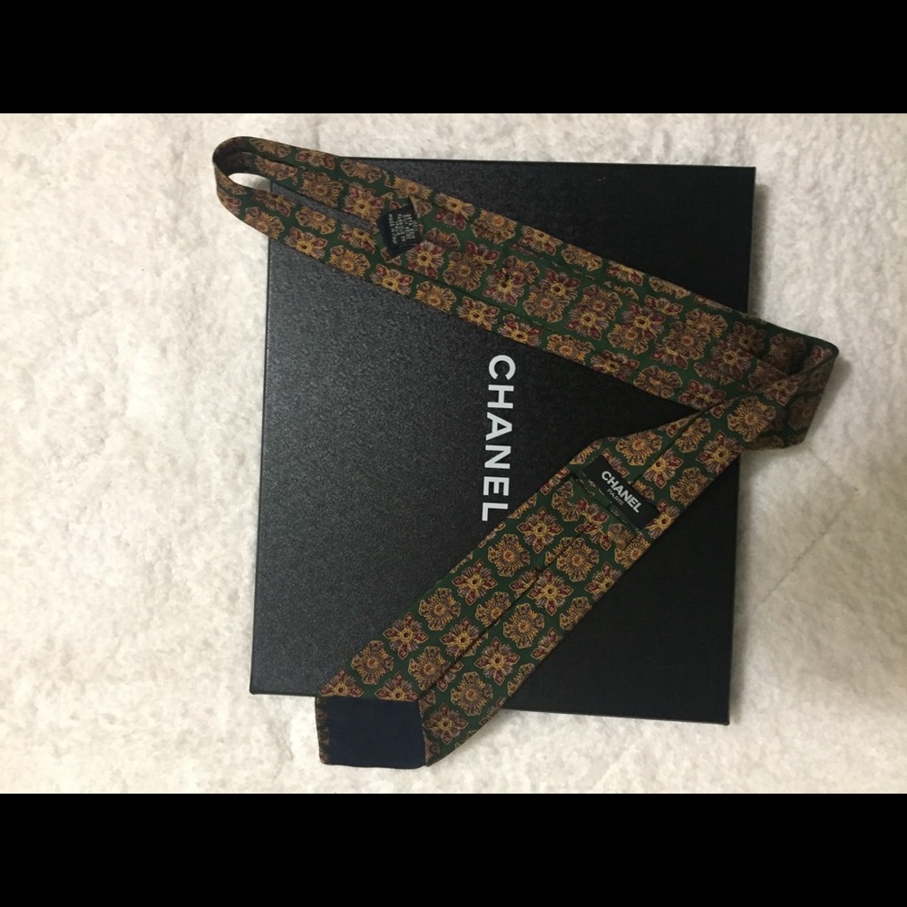 Chanel tie - Picture 2 of 3